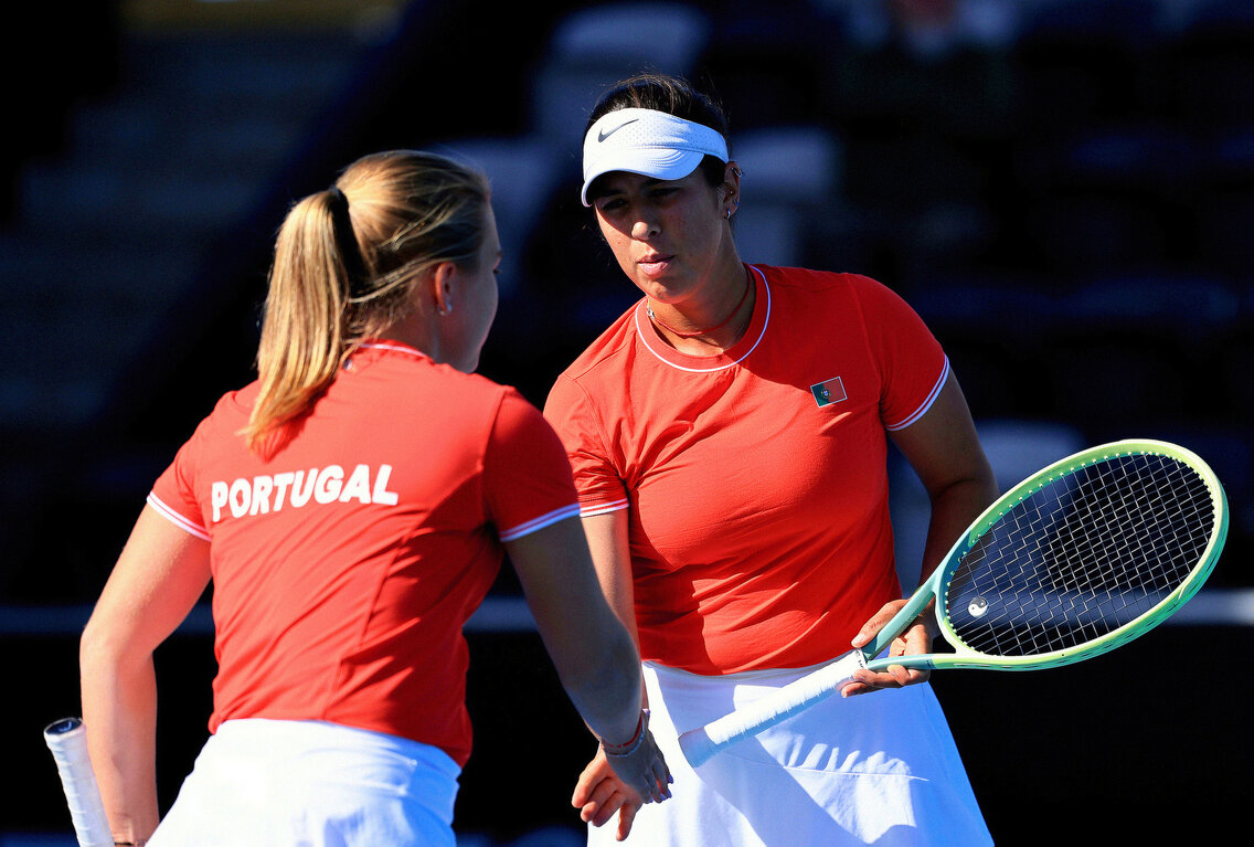 Inês Murta (à dta) e Angelina Voloshchuk (Foto: Scott Powick/ITF)